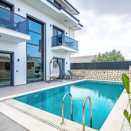 Villa Unique 2 *